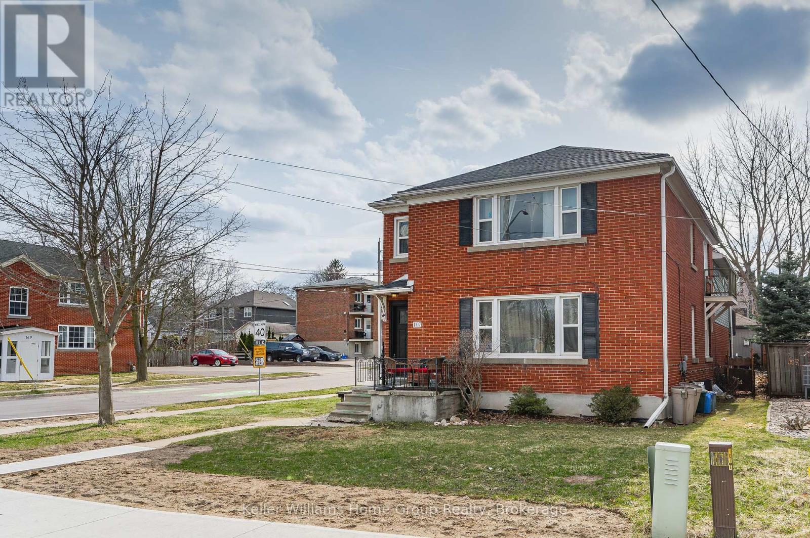 107 East Avenue, Kitchener, Ontario  N2H 1Y6 - Photo 3 - X12078152