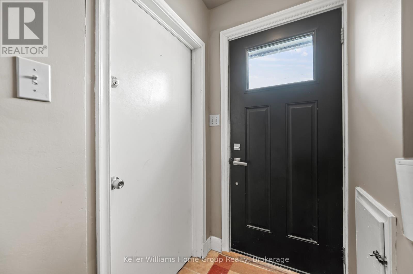 107 East Avenue, Kitchener, Ontario  N2H 1Y6 - Photo 5 - X12078152