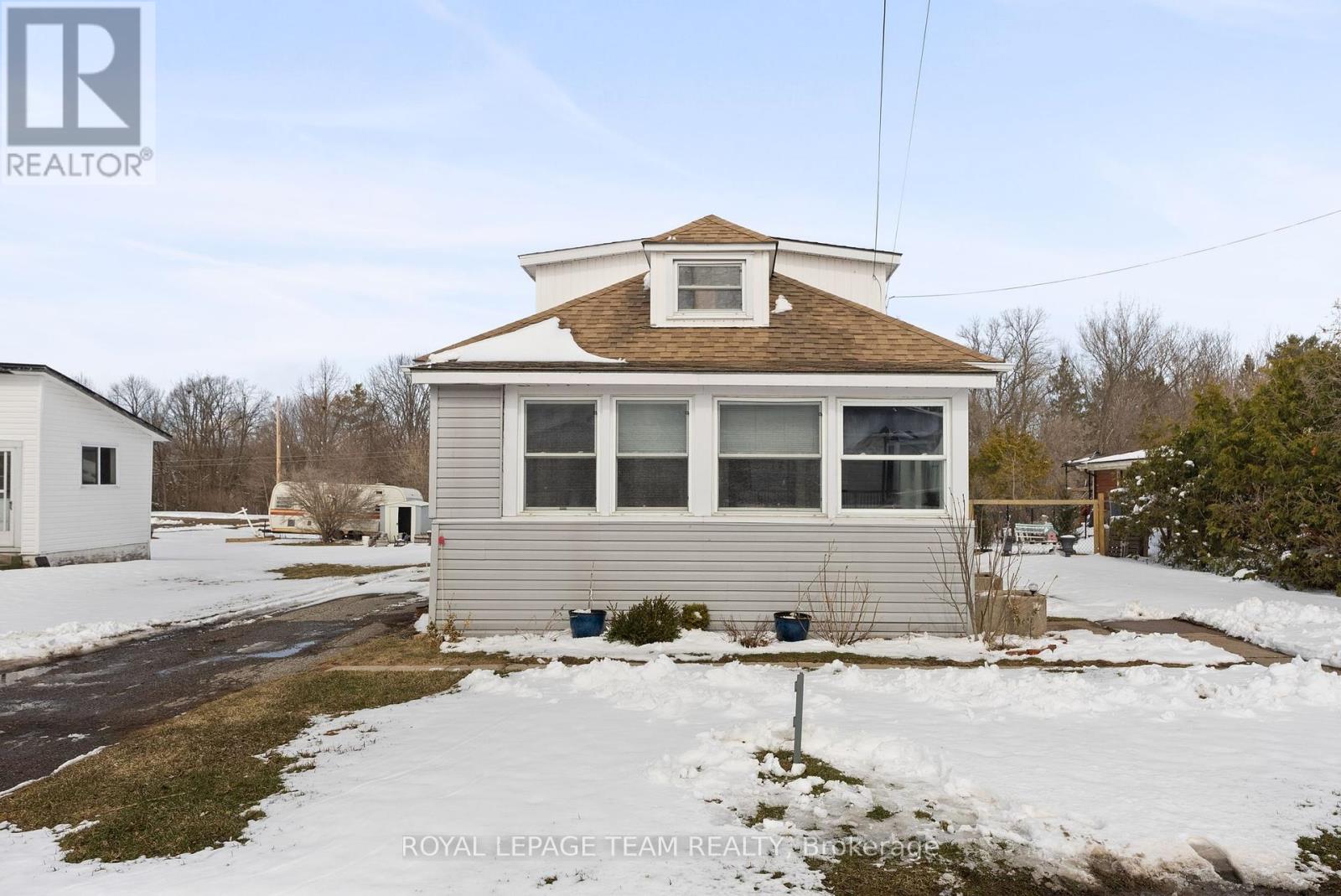 Property at 253 MCLEAN STREET image 1
