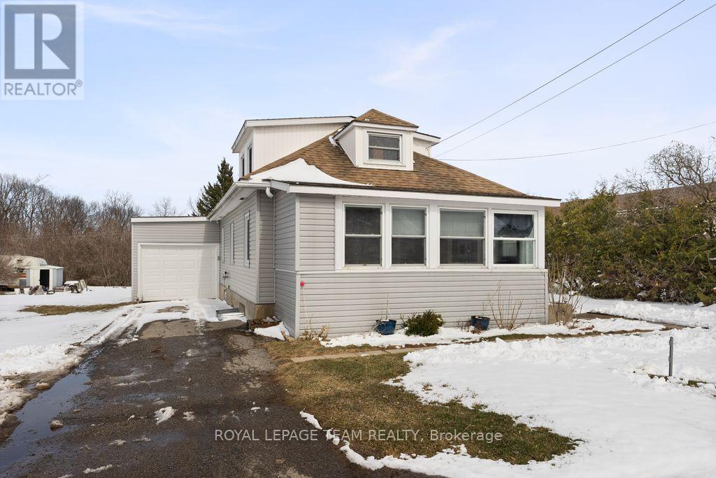 Property at 253 MCLEAN STREET image 3