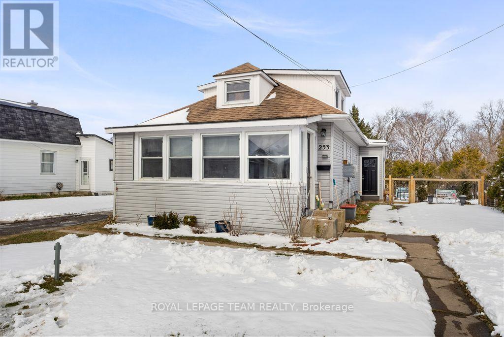 Property at 253 MCLEAN STREET image 5
