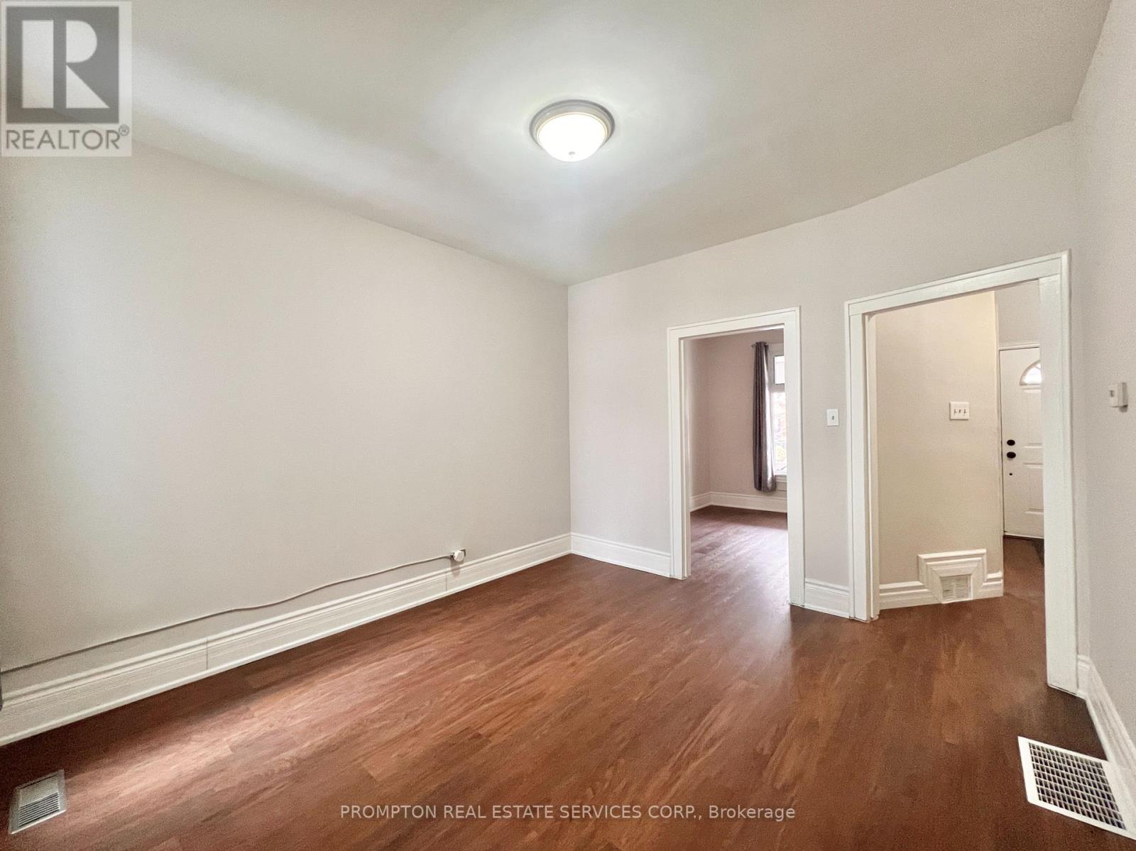 17 Winnifred Avenue, Toronto, Ontario  M4M 2X2 - Photo 11 - E12078156