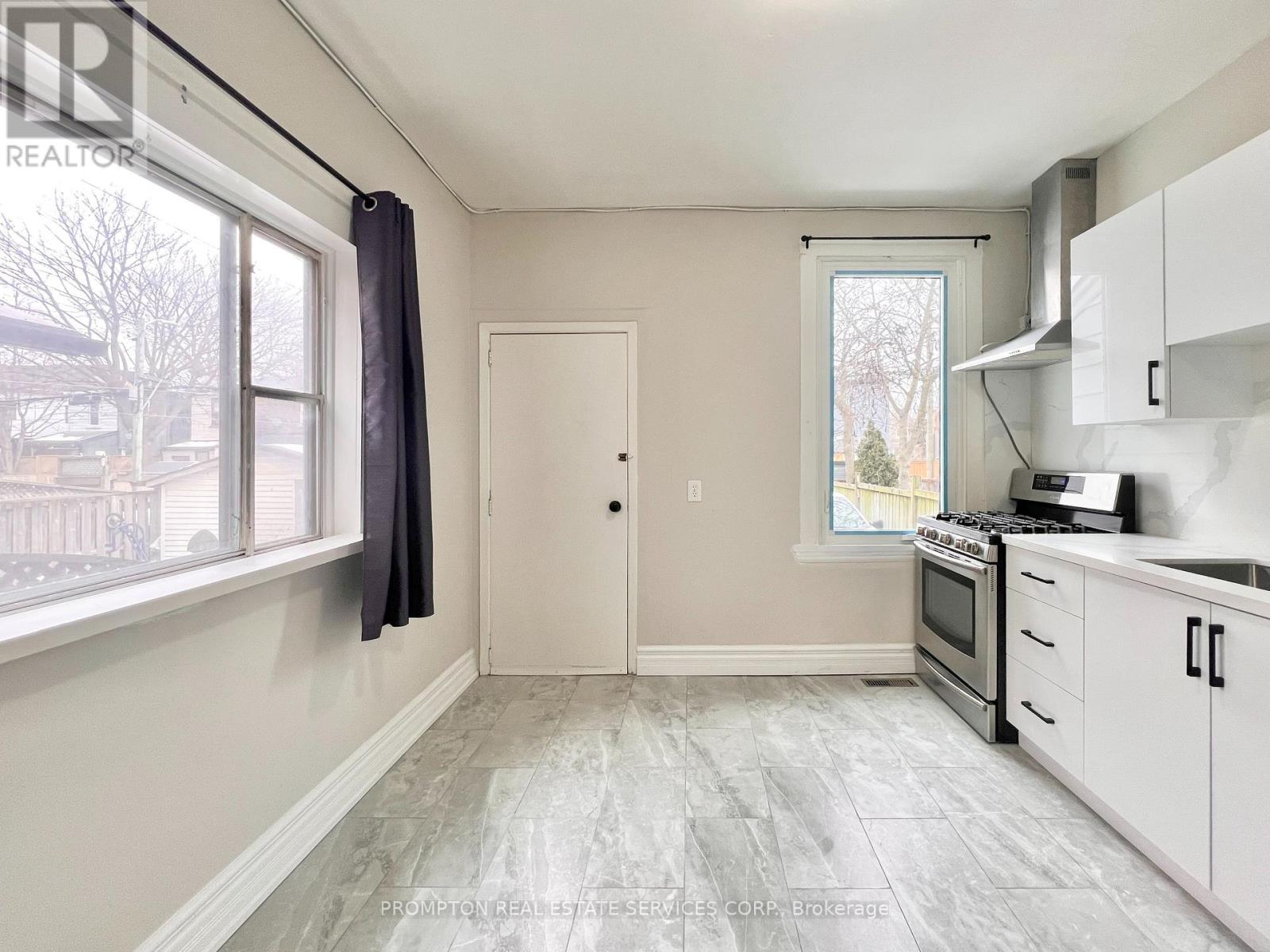 17 Winnifred Avenue, Toronto, Ontario  M4M 2X2 - Photo 14 - E12078156