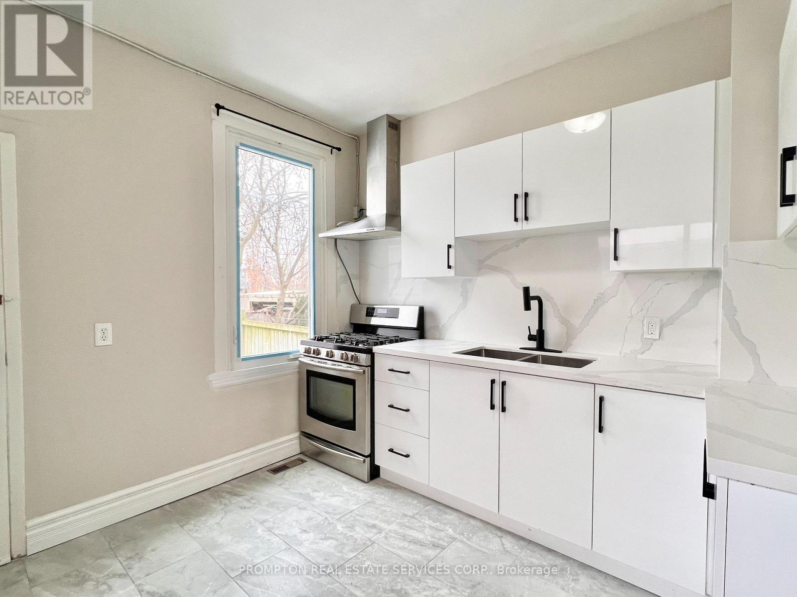17 Winnifred Avenue, Toronto, Ontario  M4M 2X2 - Photo 16 - E12078156