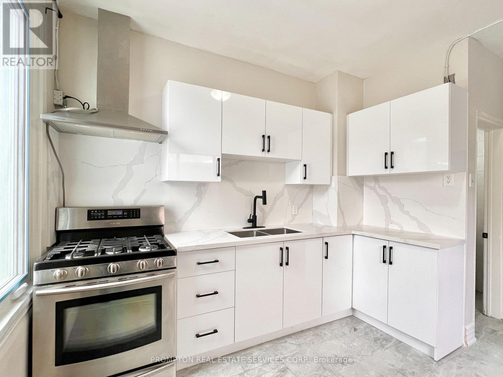 17 Winnifred Avenue, Toronto, Ontario  M4M 2X2 - Photo 17 - E12078156