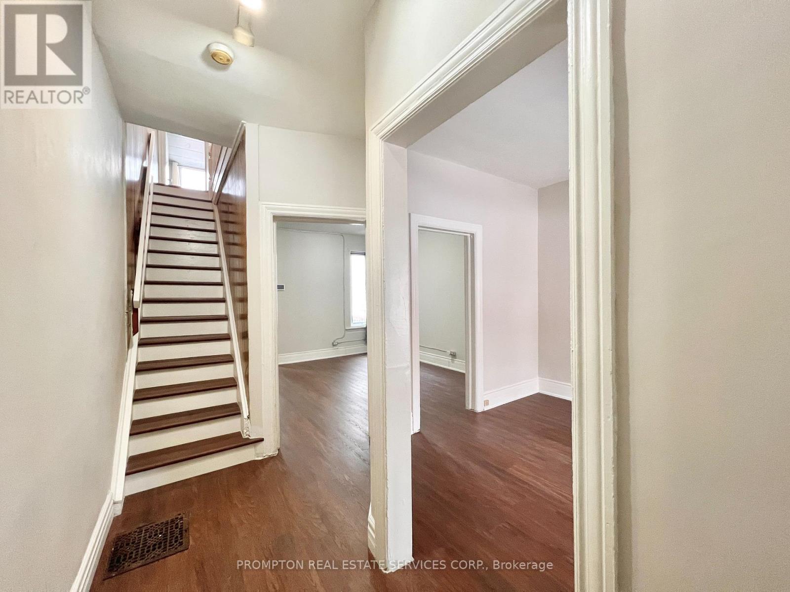 17 Winnifred Avenue, Toronto, Ontario  M4M 2X2 - Photo 3 - E12078156