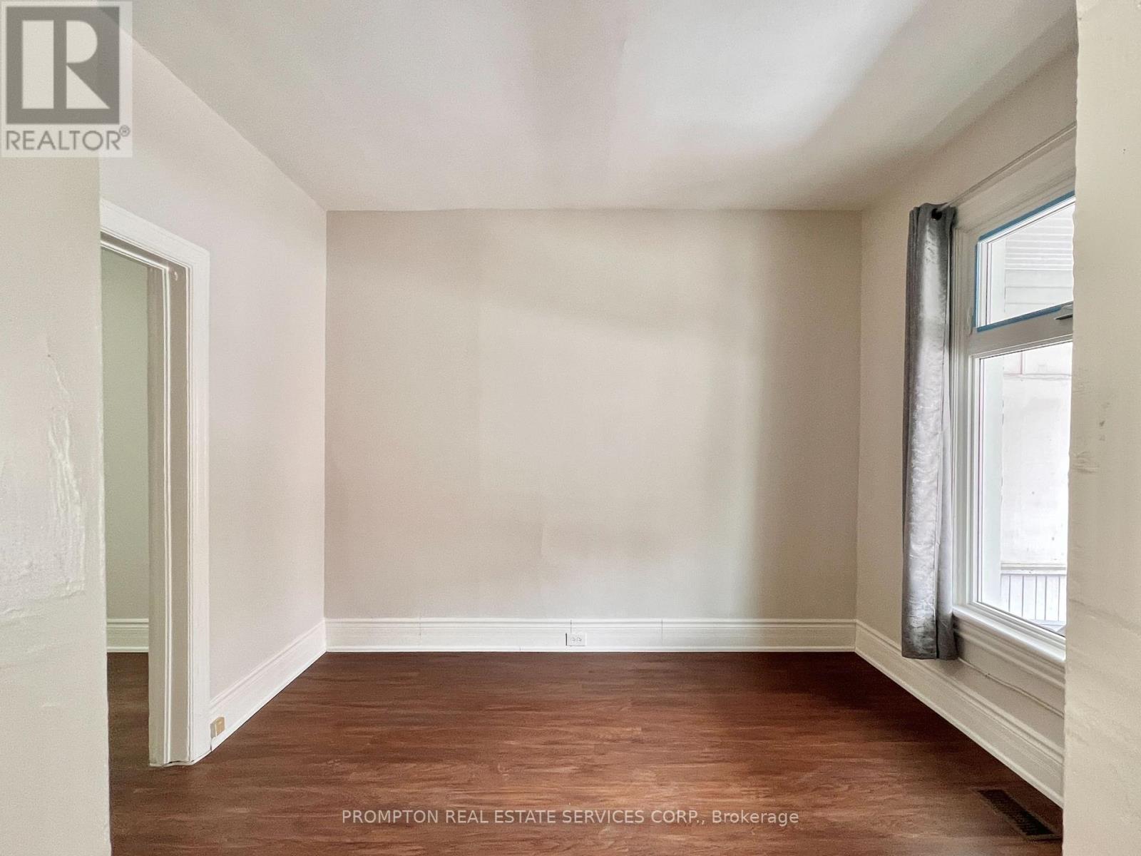 17 Winnifred Avenue, Toronto, Ontario  M4M 2X2 - Photo 4 - E12078156