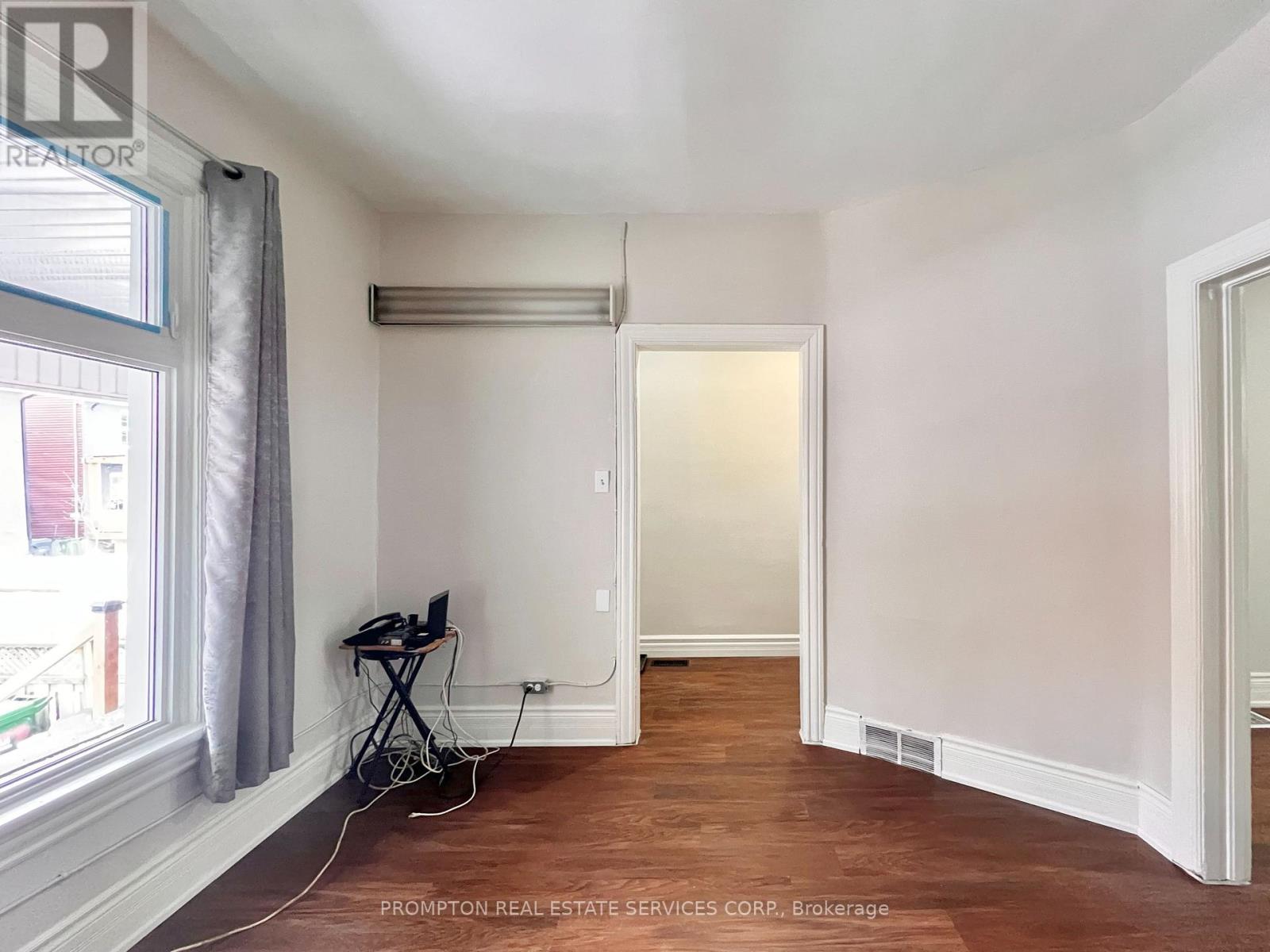 17 Winnifred Avenue, Toronto, Ontario  M4M 2X2 - Photo 5 - E12078156