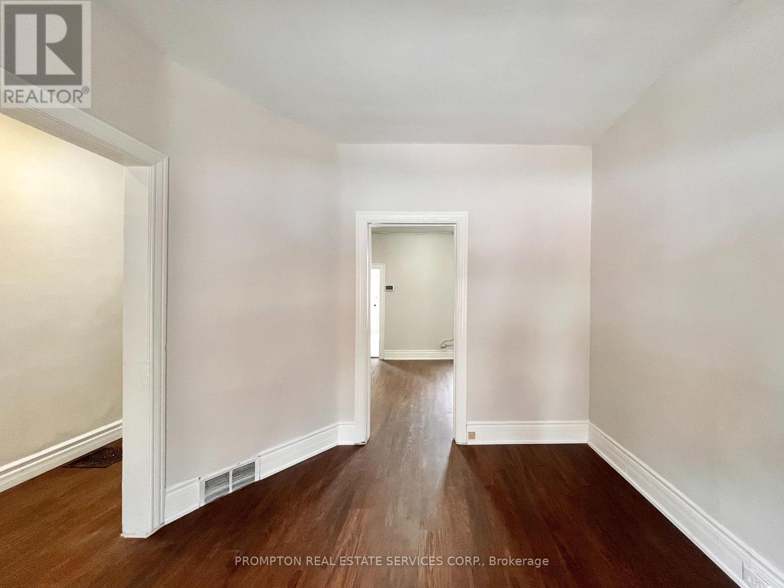 17 Winnifred Avenue, Toronto, Ontario  M4M 2X2 - Photo 7 - E12078156