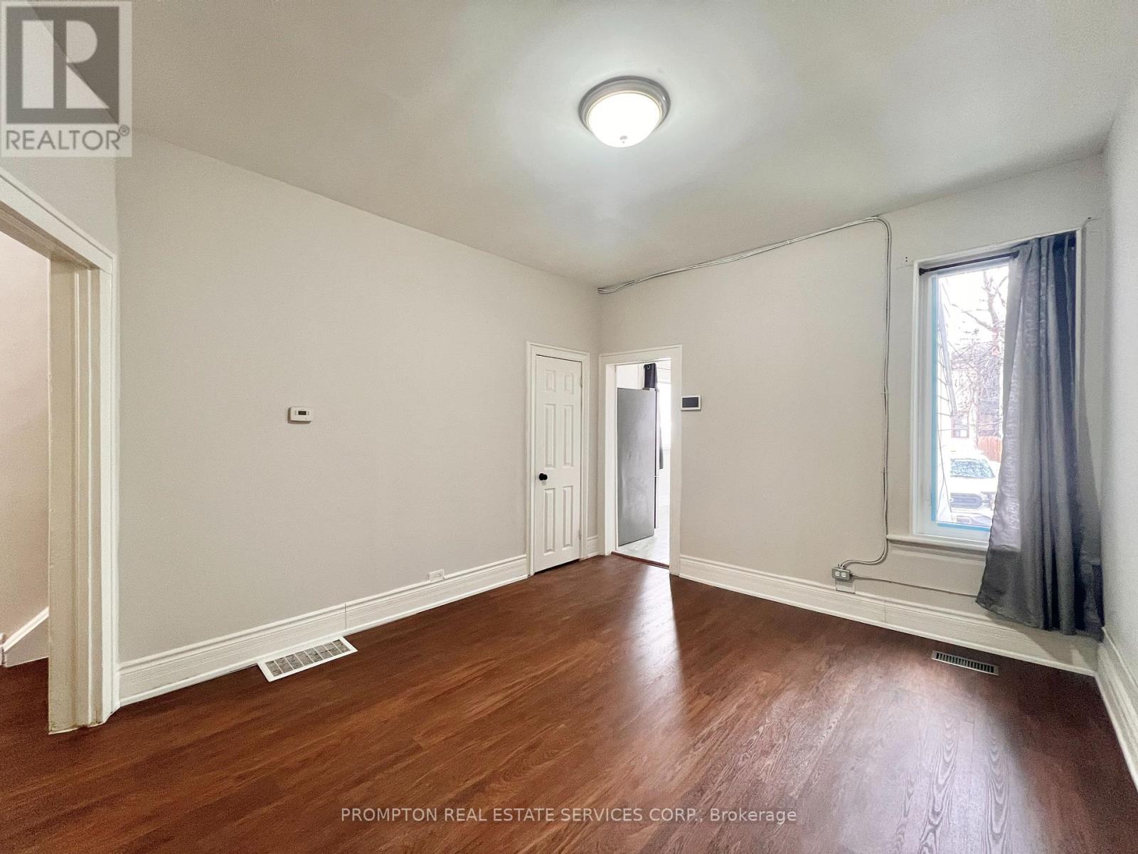 17 Winnifred Avenue, Toronto, Ontario  M4M 2X2 - Photo 8 - E12078156