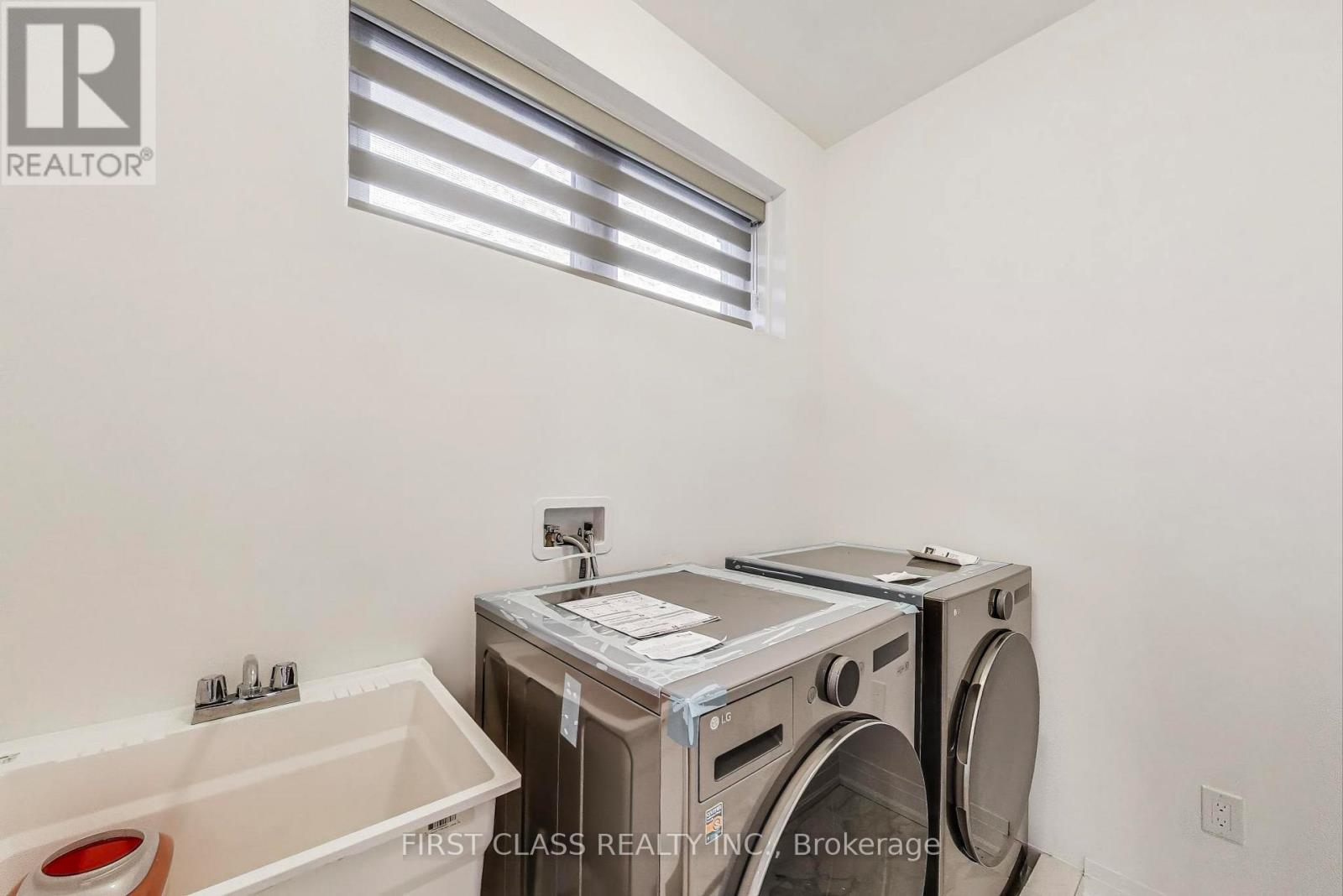 34 Chiara Rose Lane, Richmond Hill, Ontario  L4E 1L4 - Photo 11 - N12078261