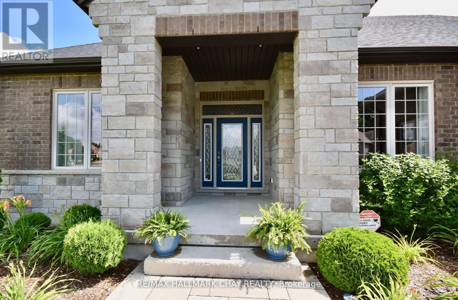 Property at 5 KANATA COURT image 3