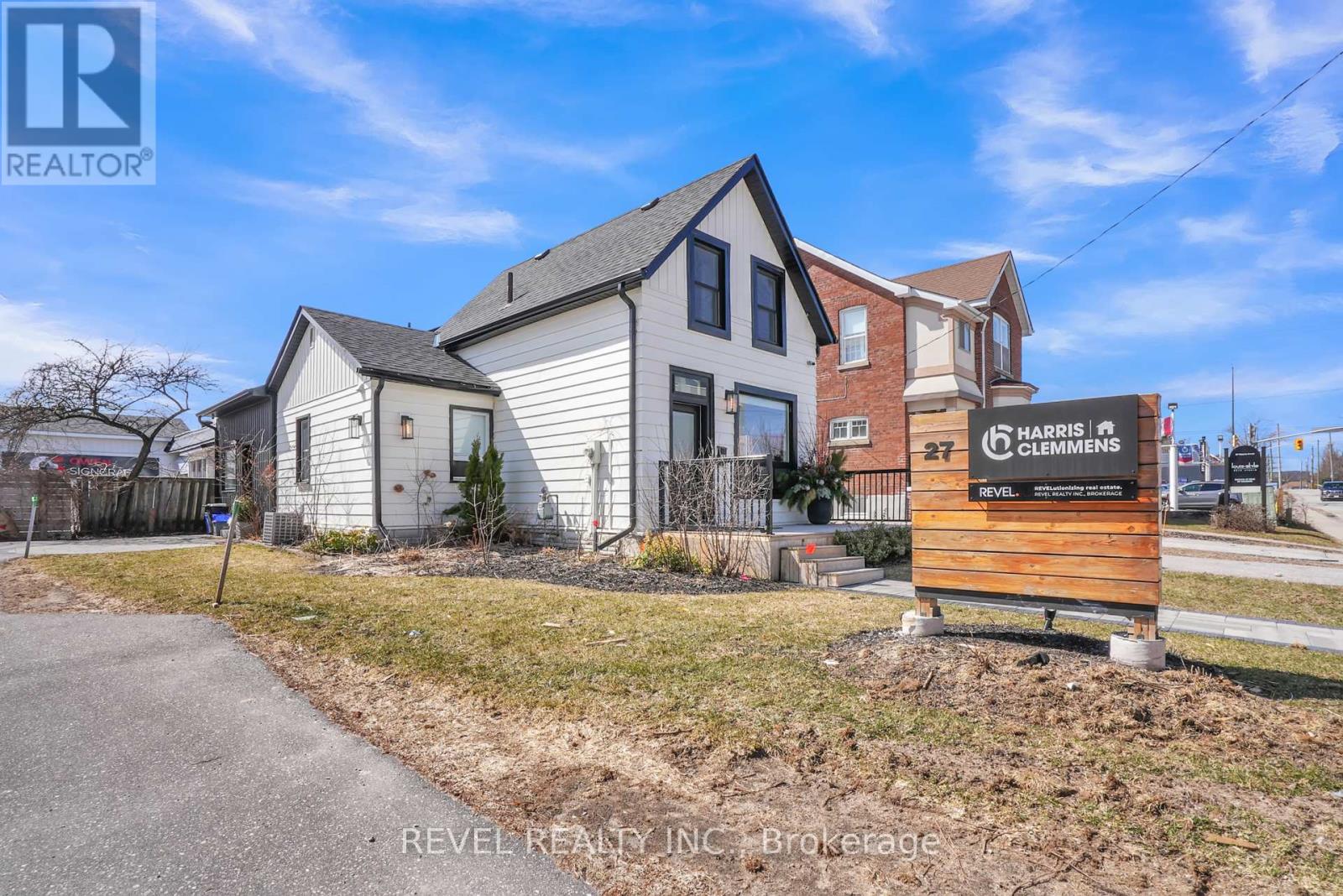27 Victoria Street, Barrie, Ontario  L4N 2H5 - Photo 3 - S12078208