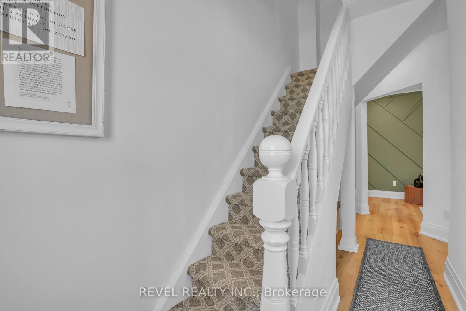 27 Victoria Street, Barrie, Ontario  L4N 2H5 - Photo 6 - S12078208
