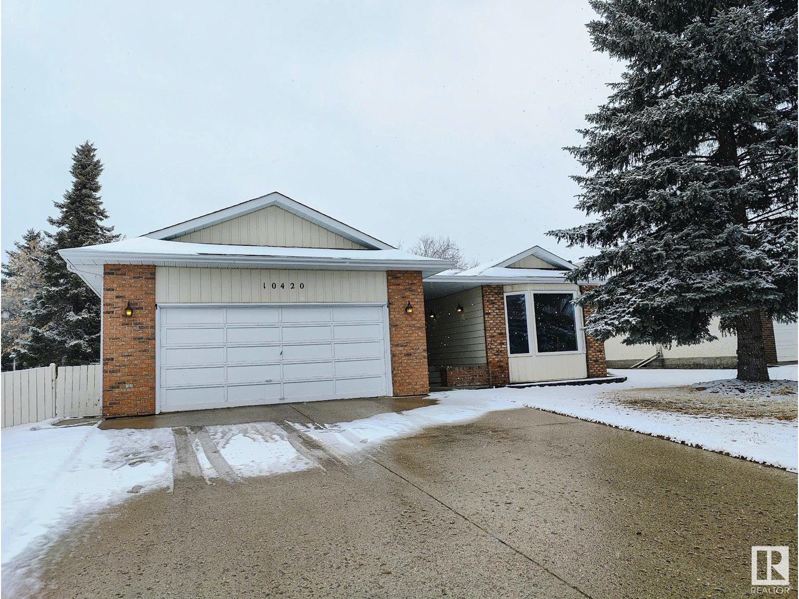 Property at 10420 18 AV NW image 2