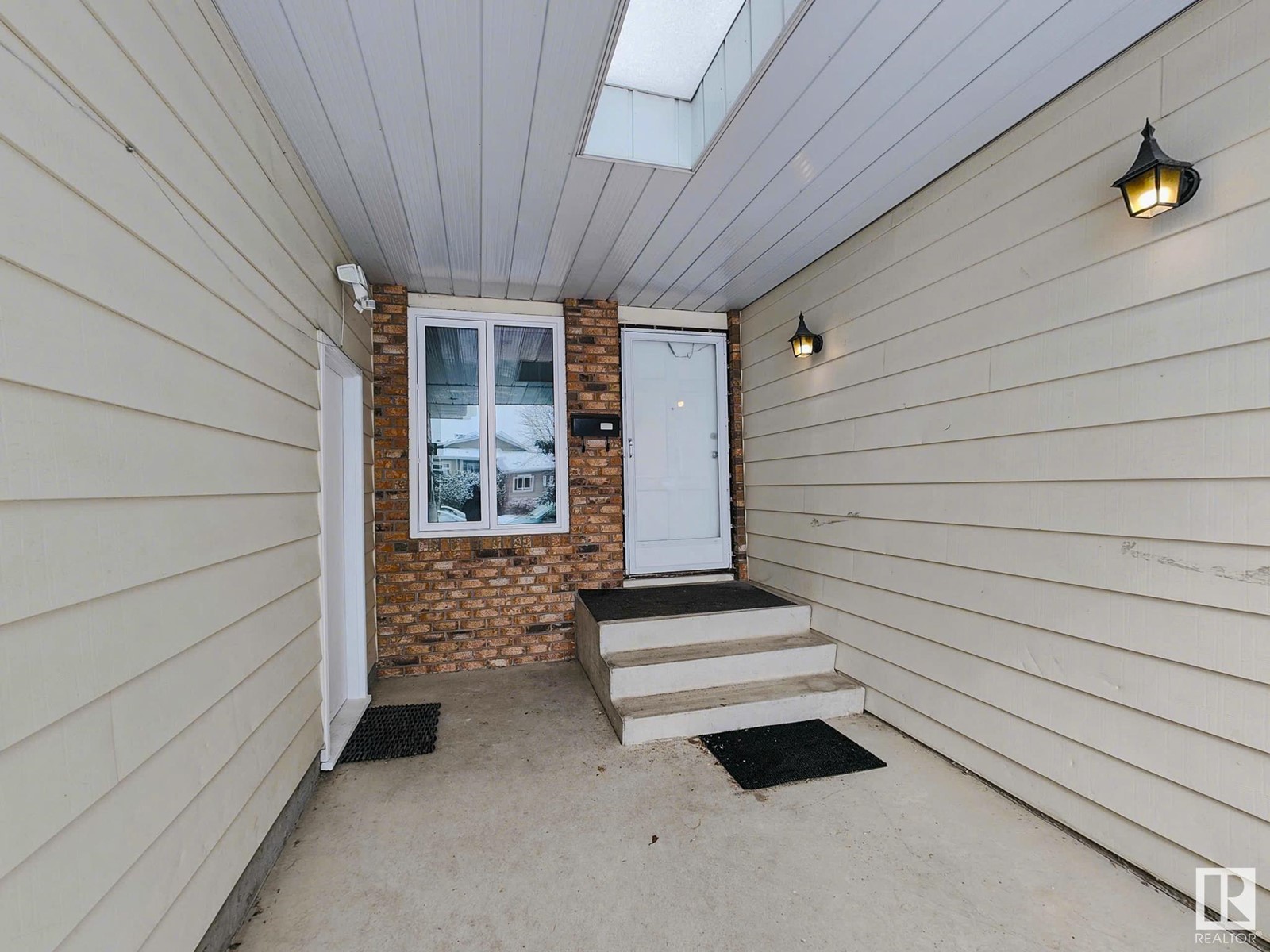 Property at 10420 18 AV NW image 4