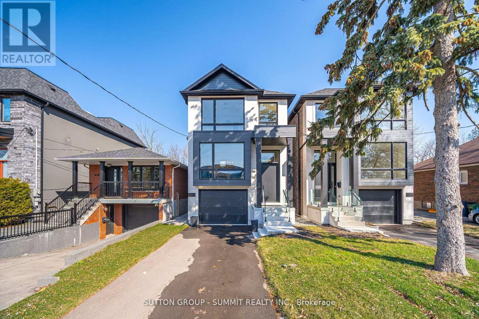 62 ASH CRESCENT, Toronto, Ontario