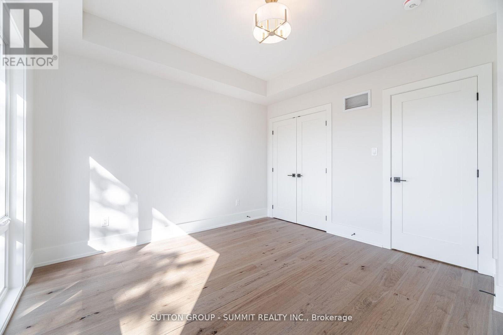 62 Ash Crescent, Toronto (Long Branch), Ontario  M8W 1E6 - Photo 37 - W12078163