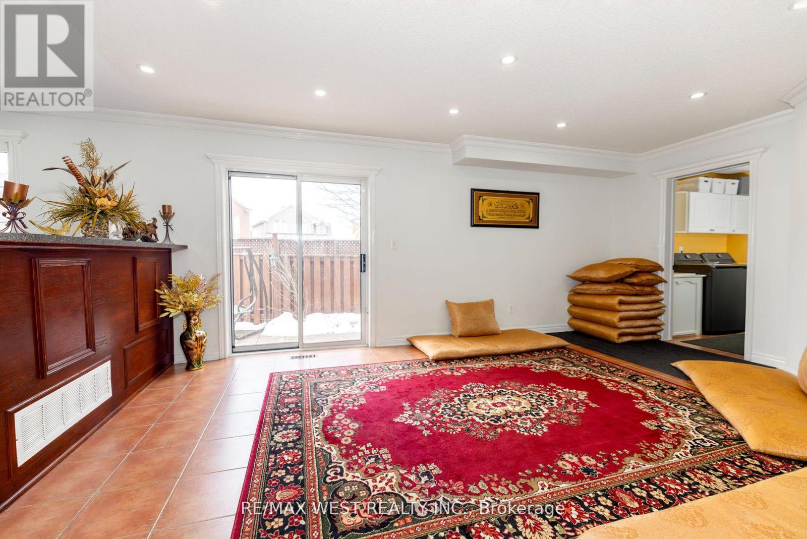 56 Meadow Oak Place, Toronto, Ontario  M9N 3Z6 - Photo 16 - W12078210