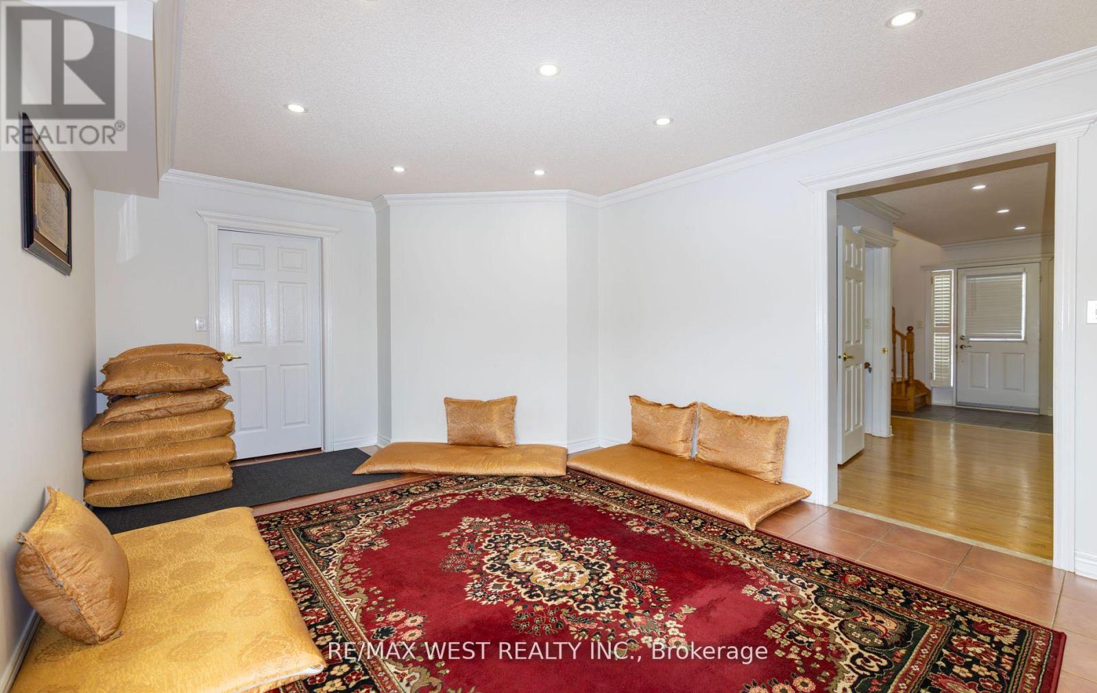 56 Meadow Oak Place, Toronto, Ontario  M9N 3Z6 - Photo 17 - W12078210