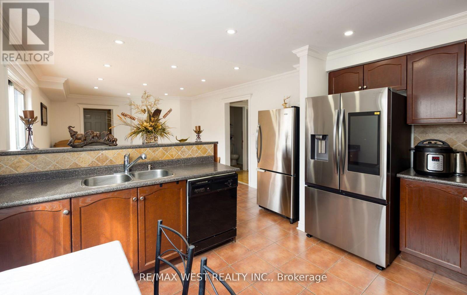56 Meadow Oak Place, Toronto, Ontario  M9N 3Z6 - Photo 19 - W12078210