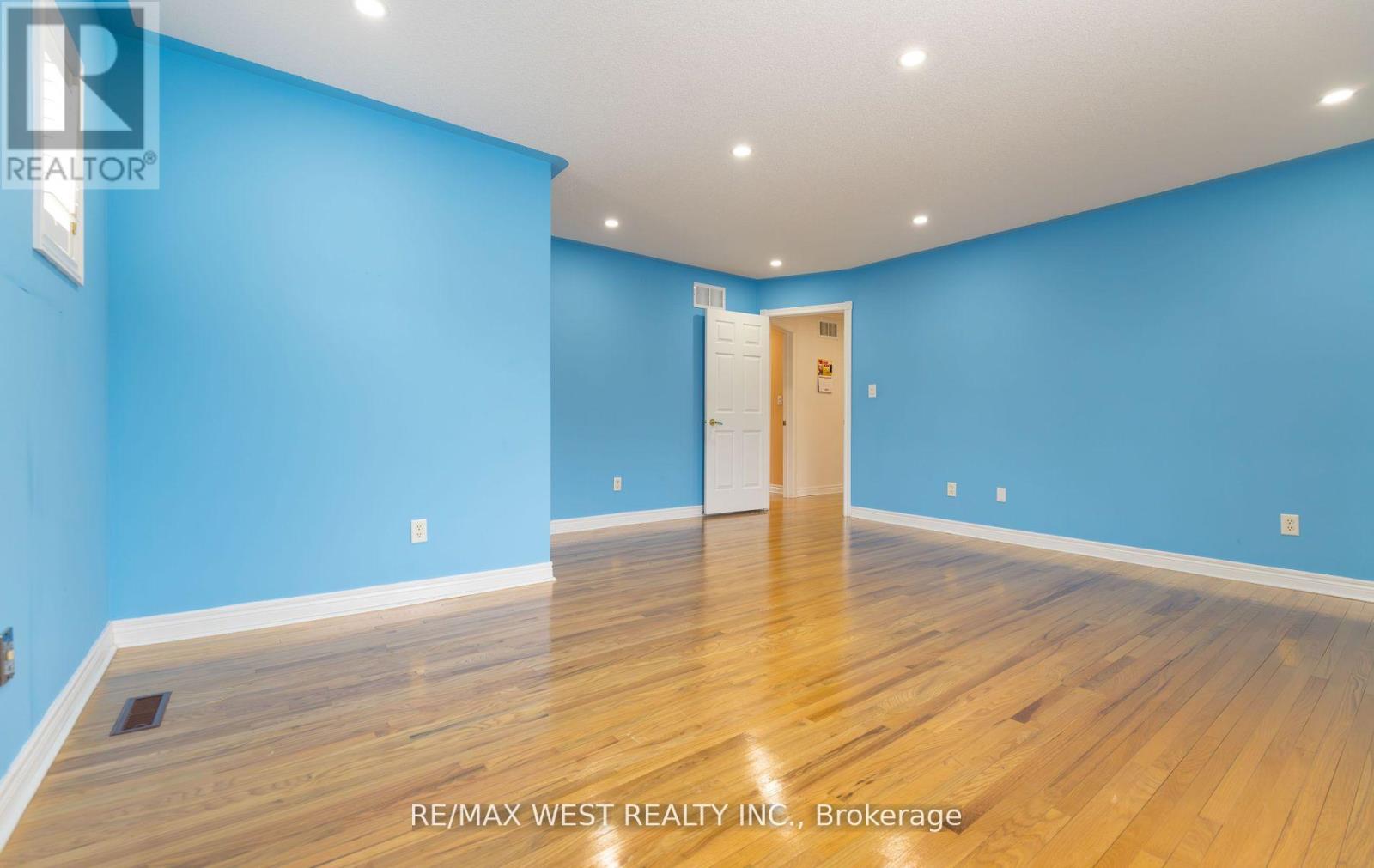 56 Meadow Oak Place, Toronto, Ontario  M9N 3Z6 - Photo 26 - W12078210