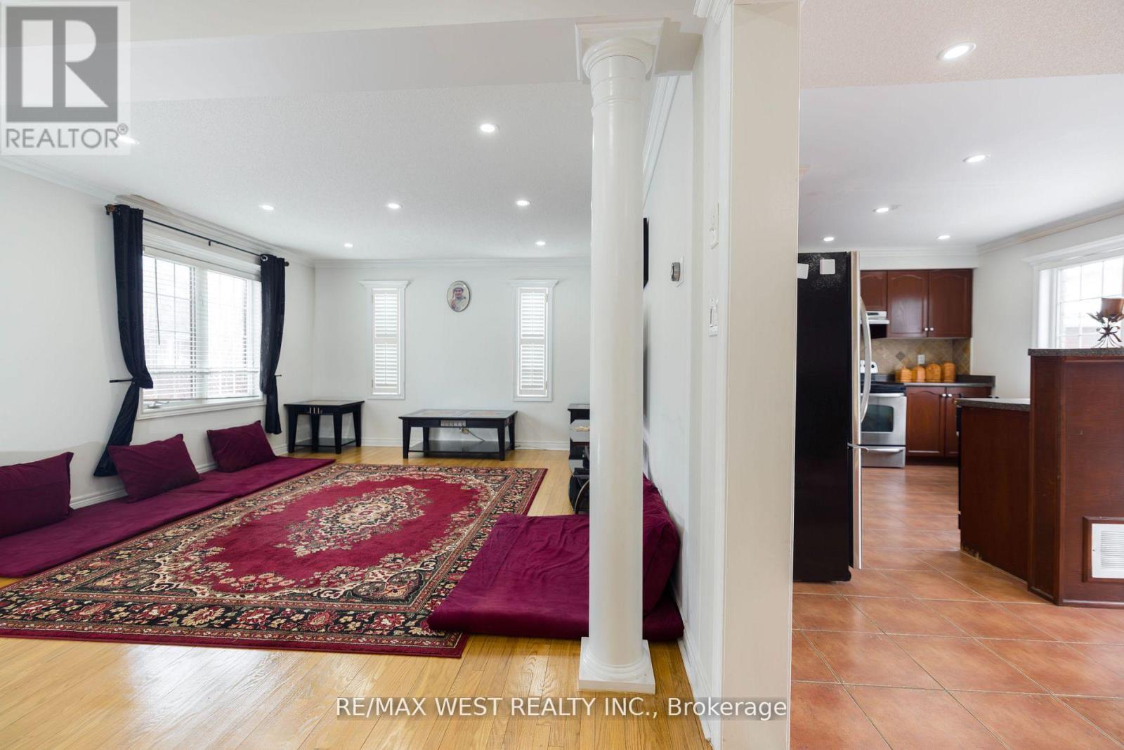 56 Meadow Oak Place, Toronto, Ontario  M9N 3Z6 - Photo 7 - W12078210