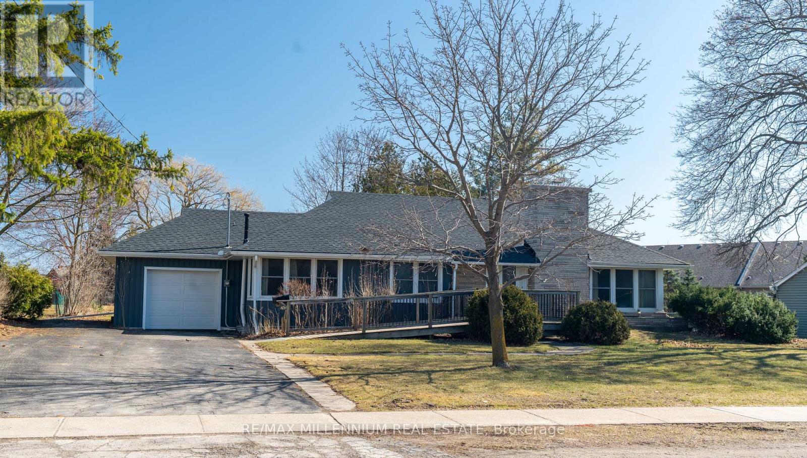 243 West Street, West Lincoln, Ontario  L0R 2A0 - Photo 1 - X12078251