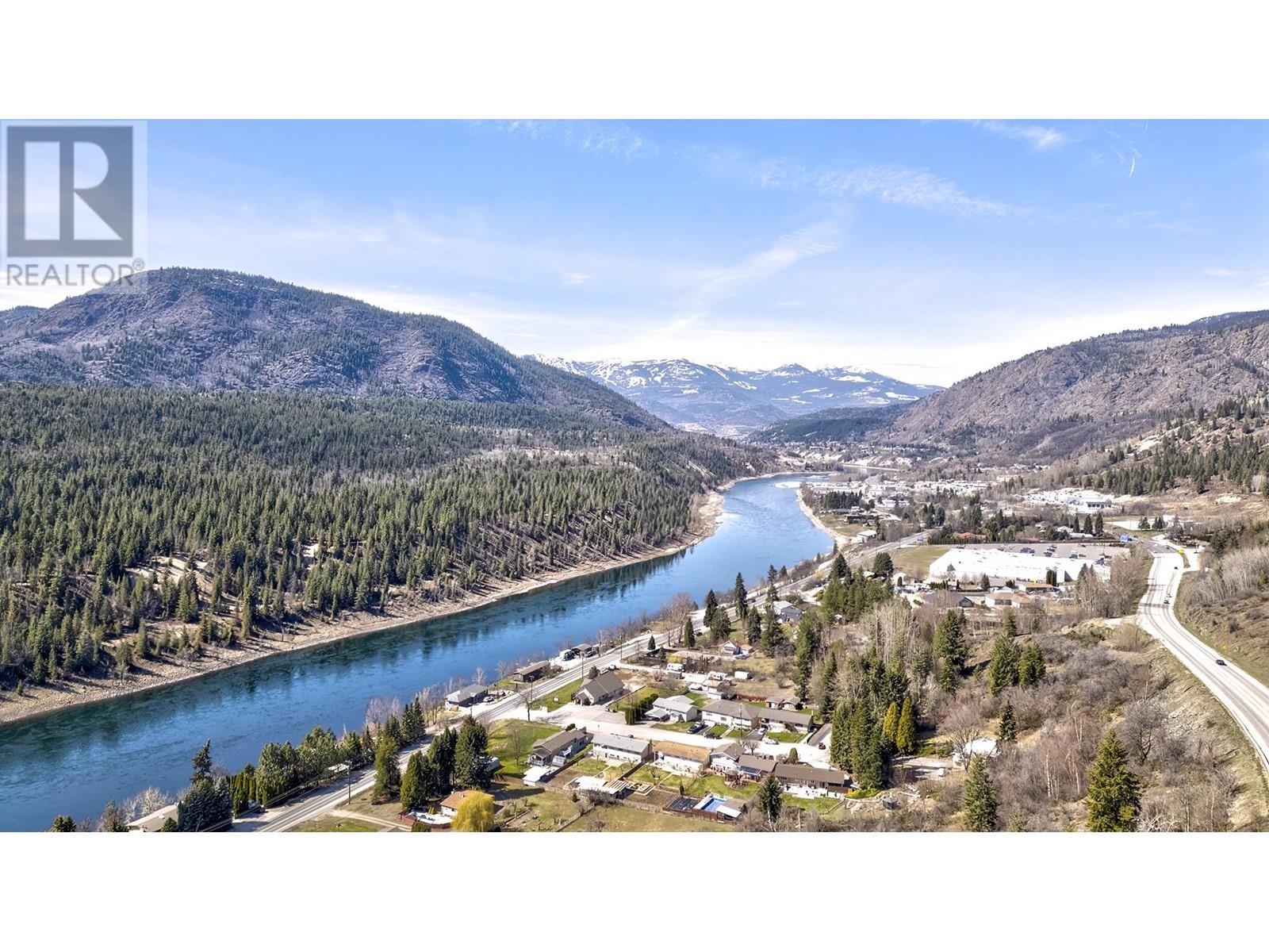 SL 34 3B Highway, Montrose, British Columbia