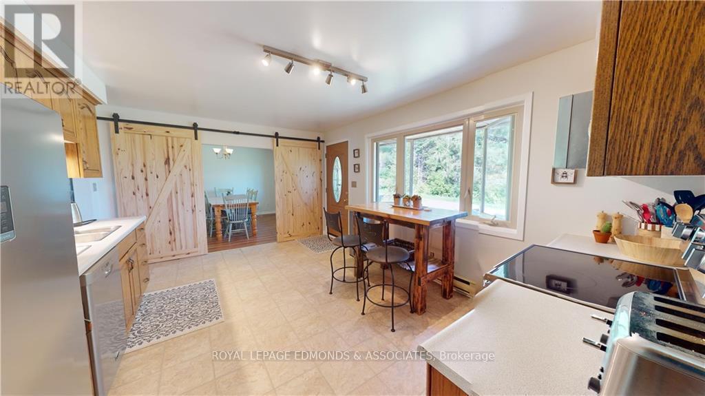 2249 Ross Road, Laurentian Valley, Ontario  K8A 6W4 - Photo 18 - X9518447