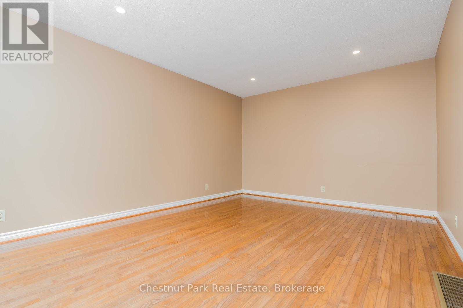 9 Sproule Avenue, Collingwood, Ontario  L9Y 4K8 - Photo 4 - S12078307
