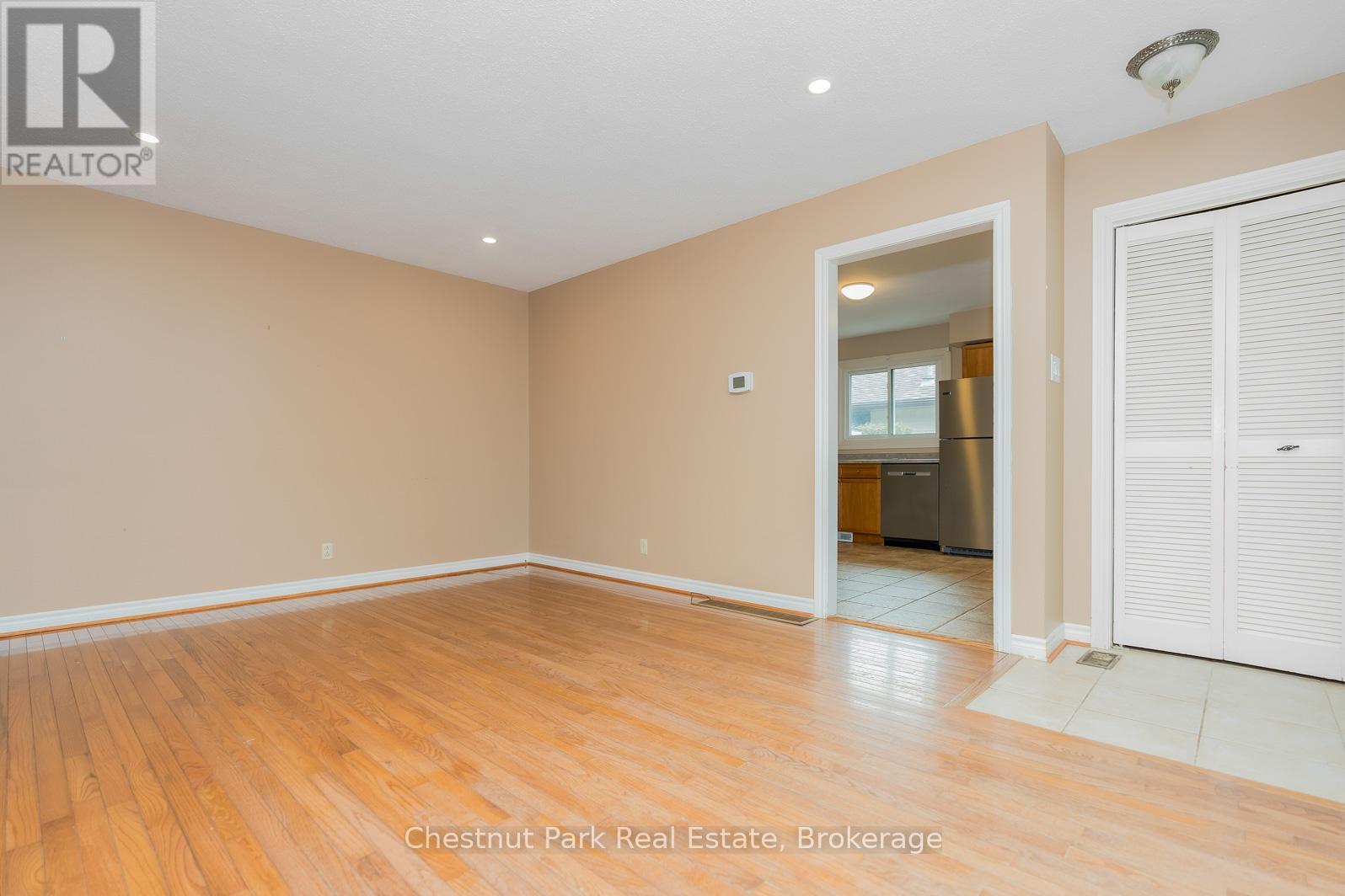 9 Sproule Avenue, Collingwood, Ontario  L9Y 4K8 - Photo 6 - S12078307