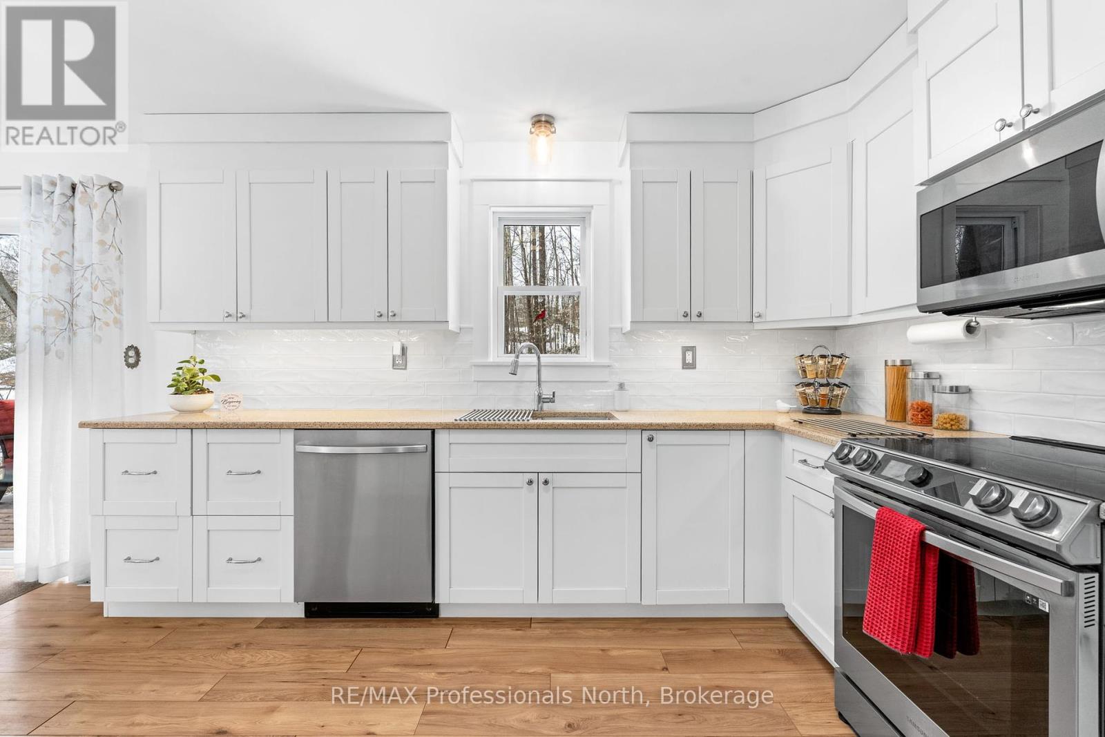 7 Mirror Lake Drive, Muskoka Lakes, Ontario  P0B 1J0 - Photo 16 - X12078287