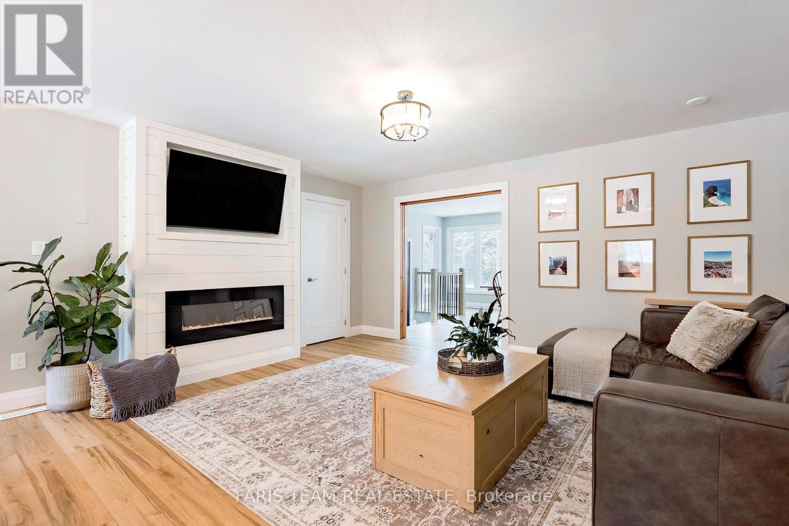 Property at 405 BASELINE ROAD S image 5