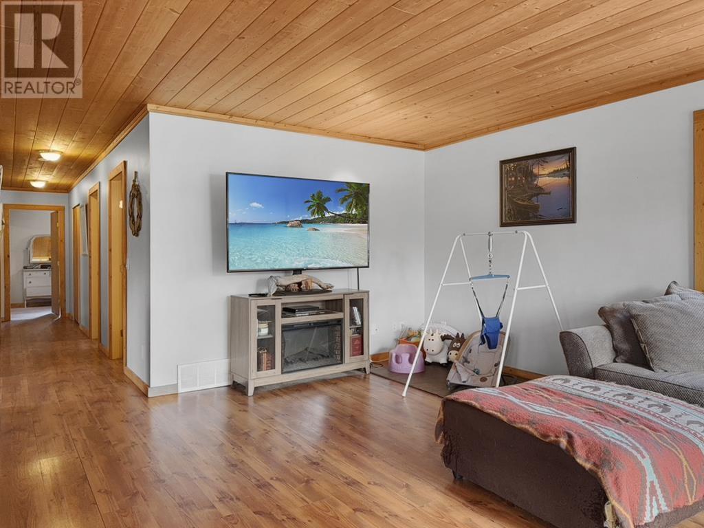 3736 Spokin Lake Road, 150 Mile House, British Columbia  V0K 2G0 - Photo 17 - R2989292