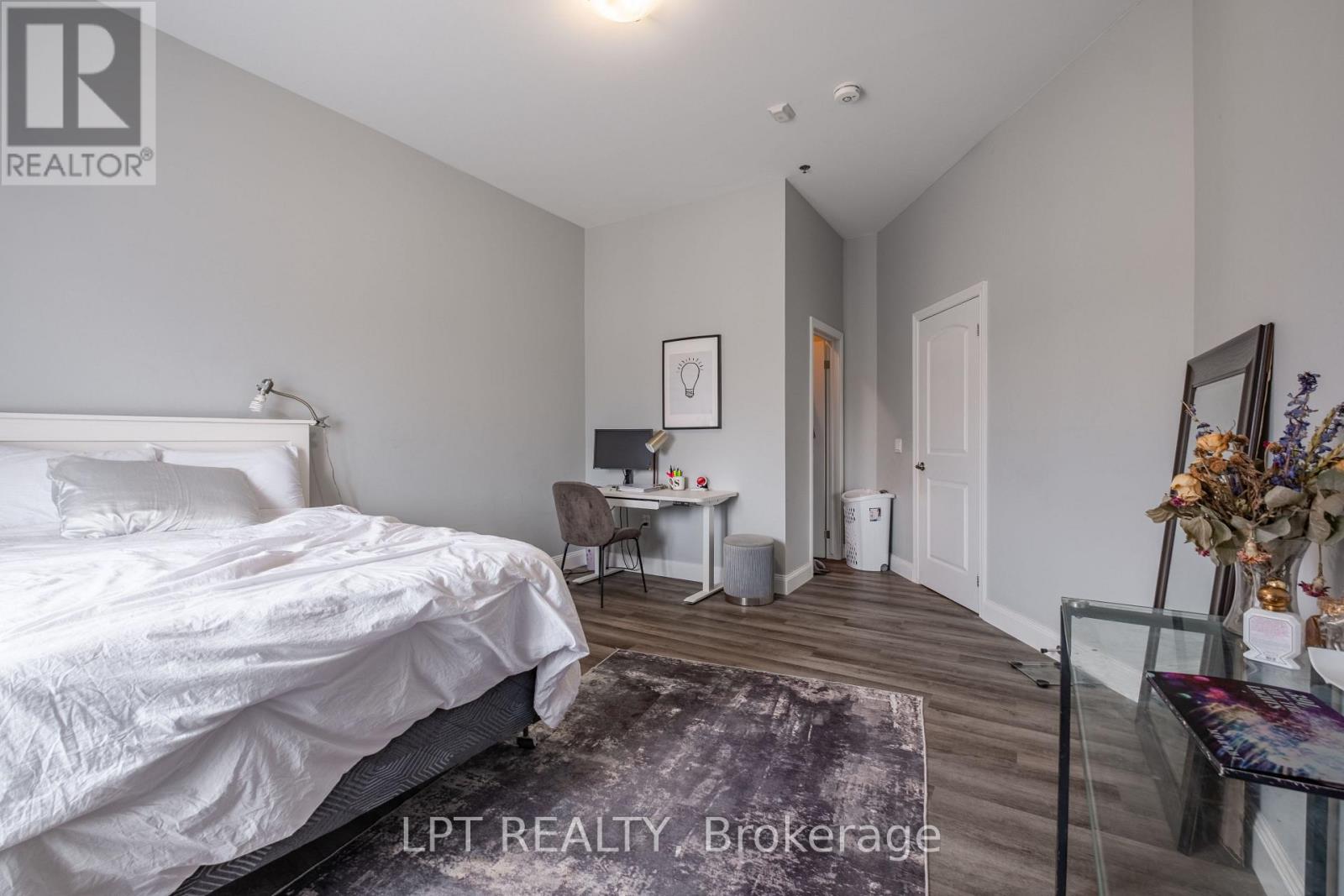 303 - 630 Princess Street, Kingston (Central City East), Ontario  K7L 1E3 - Photo 11 - X12078414