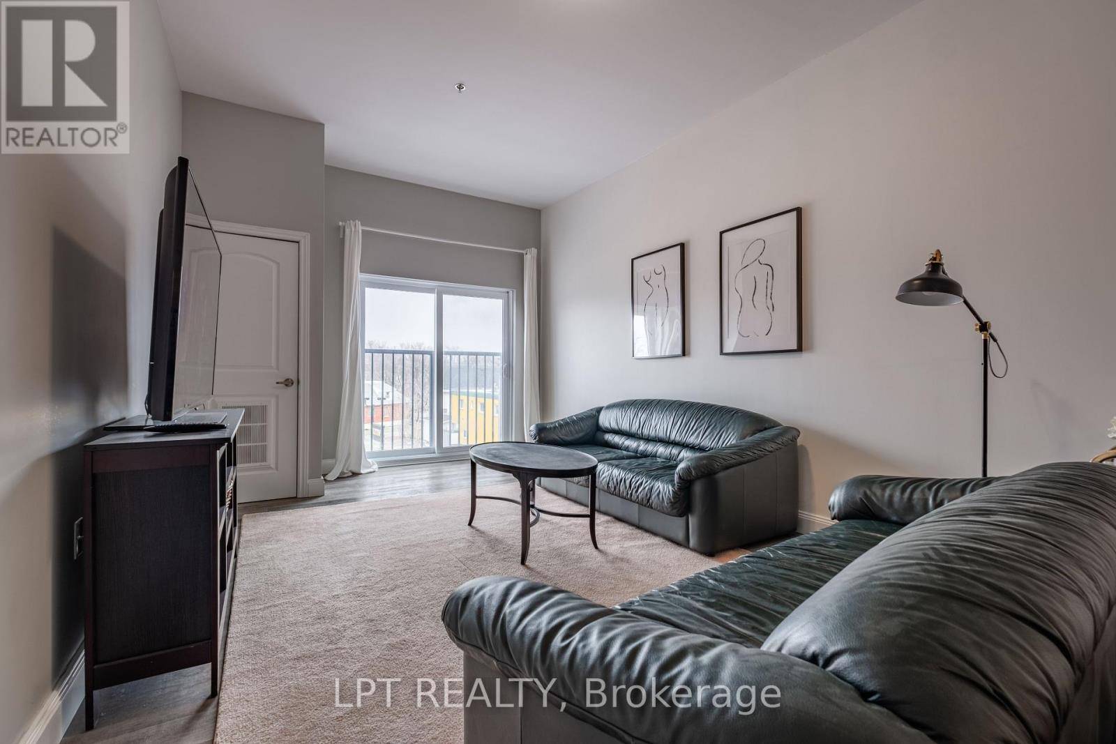 303 - 630 Princess Street, Kingston (Central City East), Ontario  K7L 1E3 - Photo 2 - X12078414