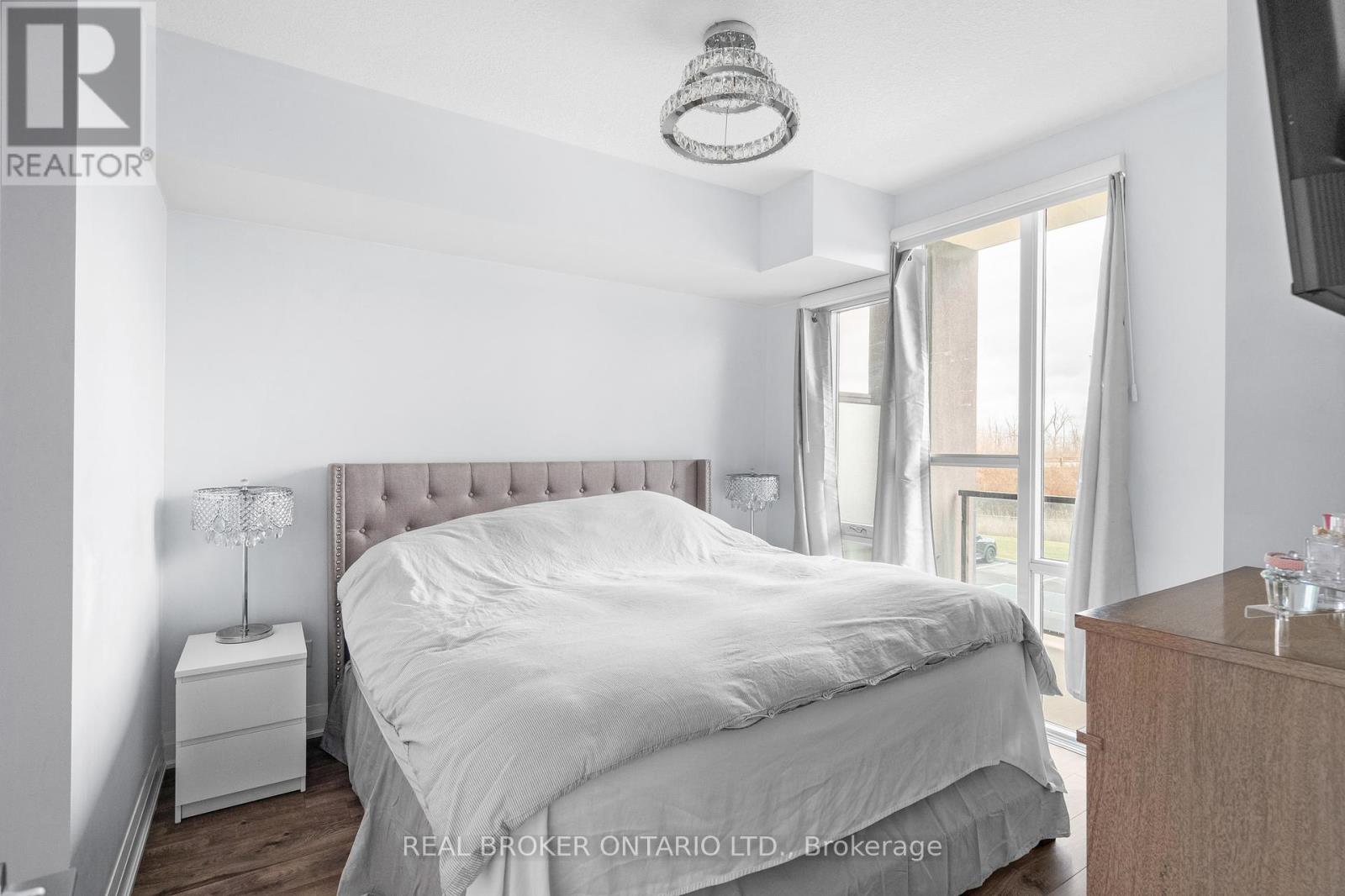 219 - 16 Concord Place, Grimsby (540 - Grimsby Beach), Ontario  L3M 0J1 - Photo 6 - X12078488
