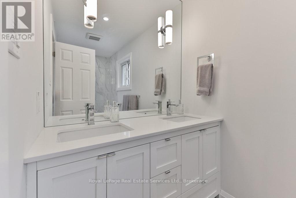 1531 Stoneybrook Trail, Oakville, Ontario  L6M 2R4 - Photo 25 - W12078393