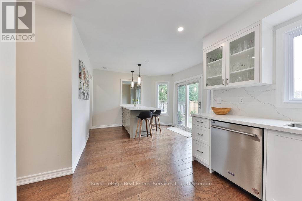 1531 Stoneybrook Trail, Oakville, Ontario  L6M 2R4 - Photo 11 - W12078393