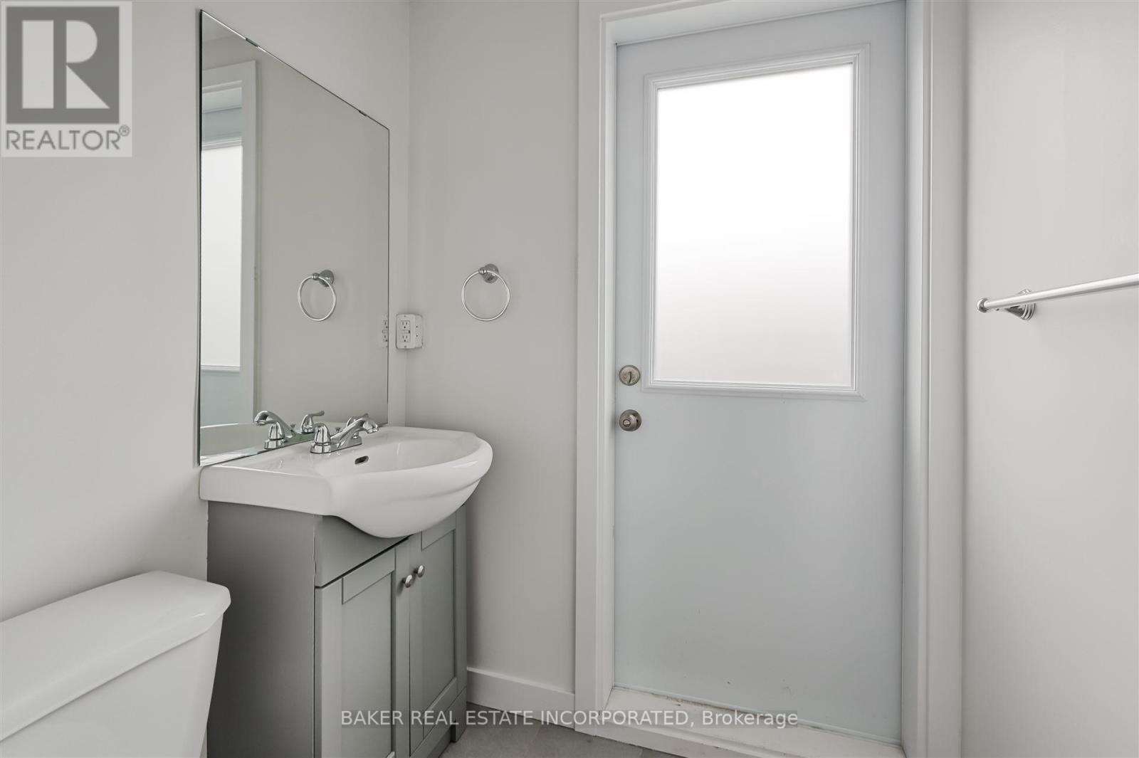 1 - 922 Queen Street E, Toronto, Ontario  M4M 1J5 - Photo 11 - E12078419