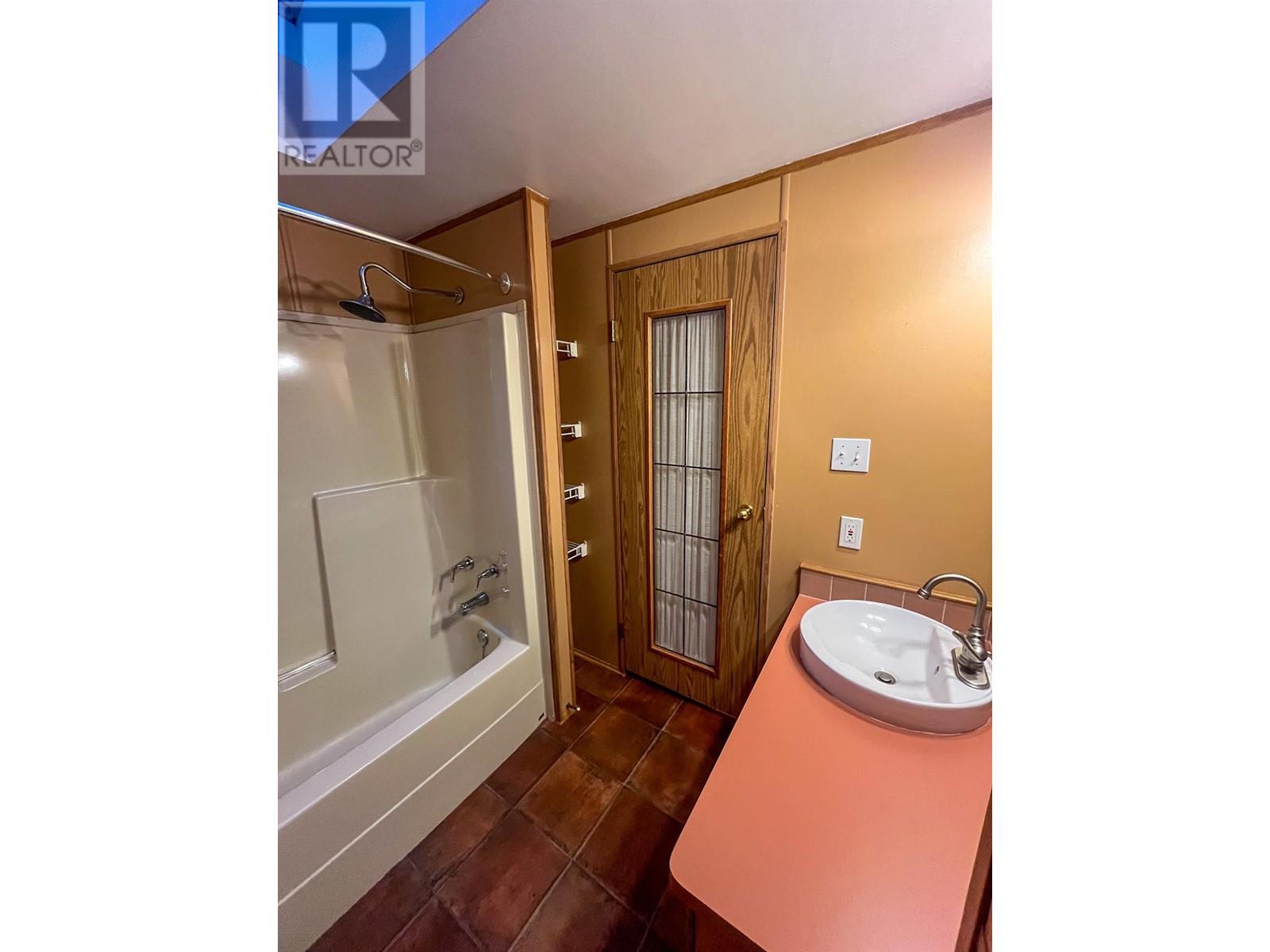 7126 3a Highway Unit# 32, Nelson, British Columbia  V1L 6S3 - Photo 18 - 10342337
