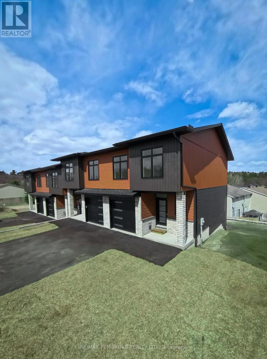 11 Northbrook Street, Petawawa, Ontario  K8H 3N4 - Photo 2 - X12076029