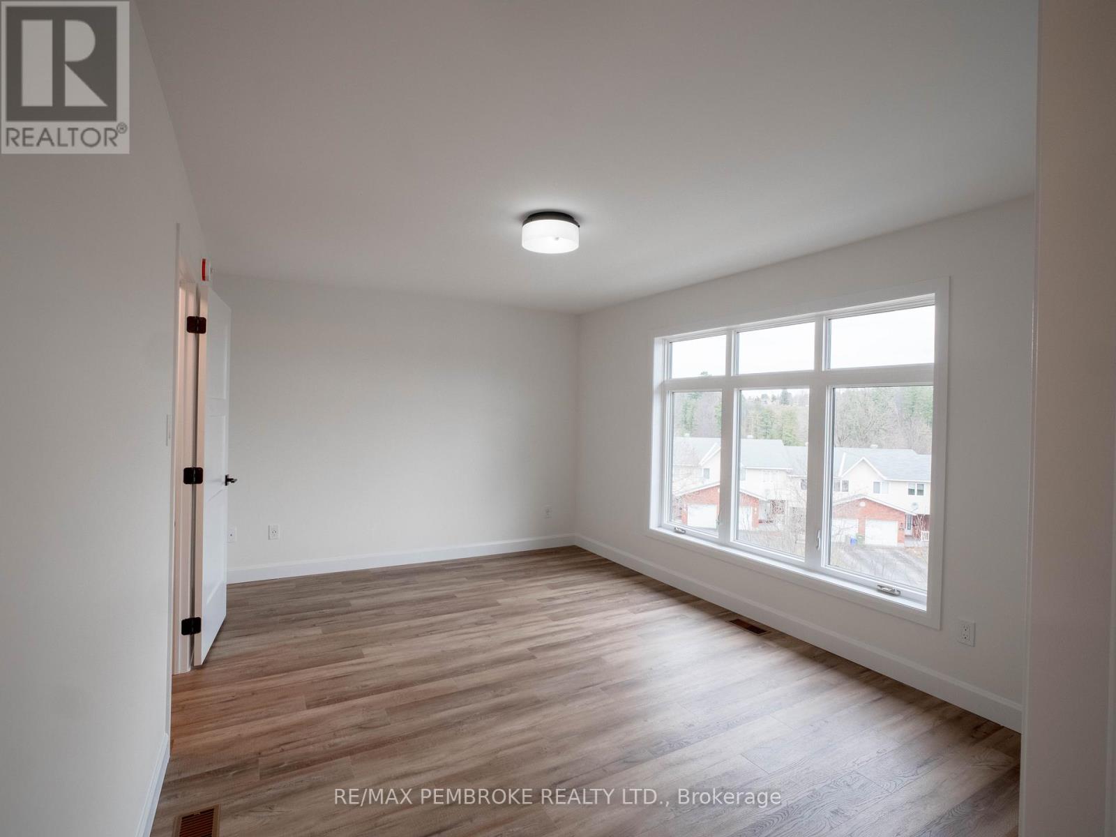 11 Northbrook Street, Petawawa, Ontario  K8H 3N4 - Photo 24 - X12076029