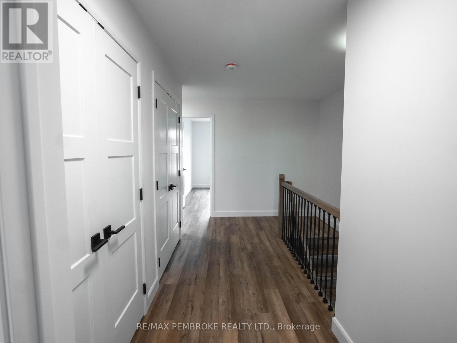11 Northbrook Street, Petawawa, Ontario  K8H 3N4 - Photo 27 - X12076029