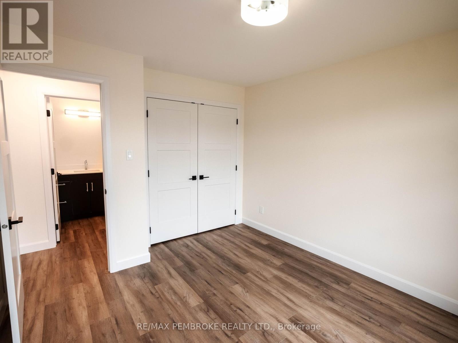 11 Northbrook Street, Petawawa, Ontario  K8H 3N4 - Photo 31 - X12076029