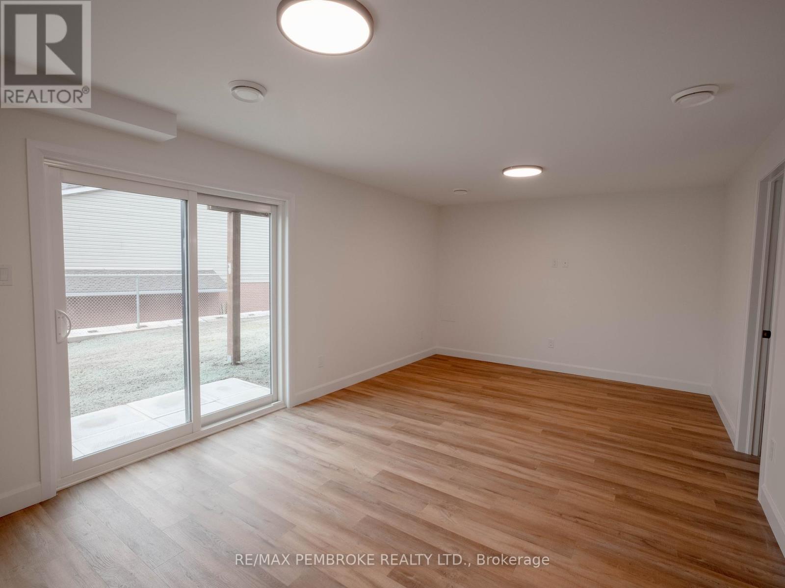 11 Northbrook Street, Petawawa, Ontario  K8H 3N4 - Photo 33 - X12076029