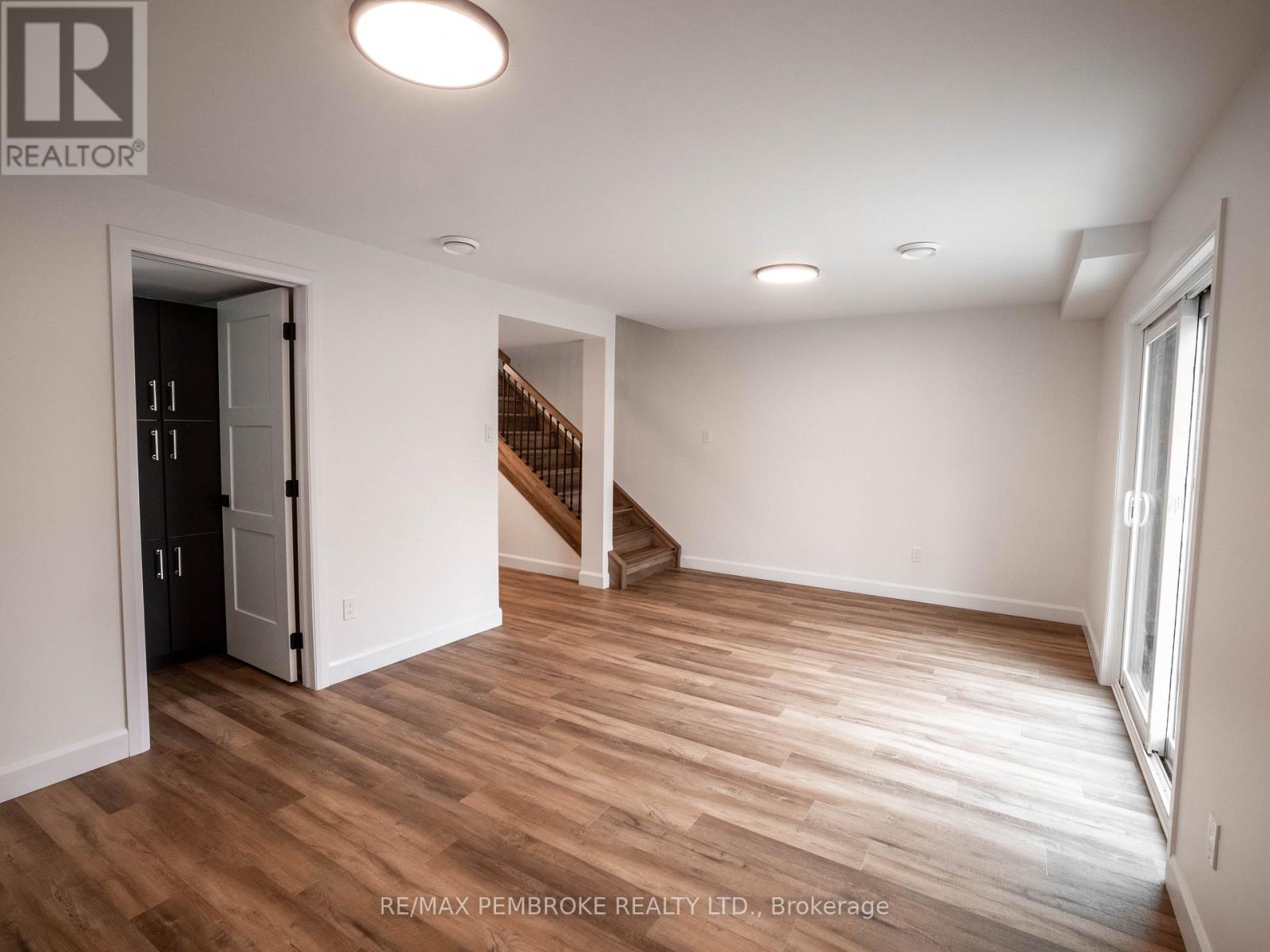11 Northbrook Street, Petawawa, Ontario  K8H 3N4 - Photo 34 - X12076029