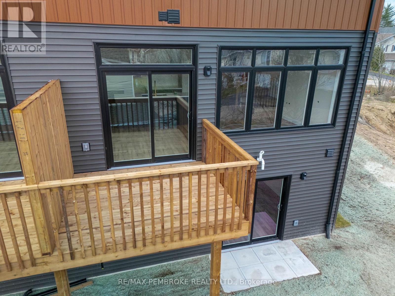 11 Northbrook Street, Petawawa, Ontario  K8H 3N4 - Photo 39 - X12076029