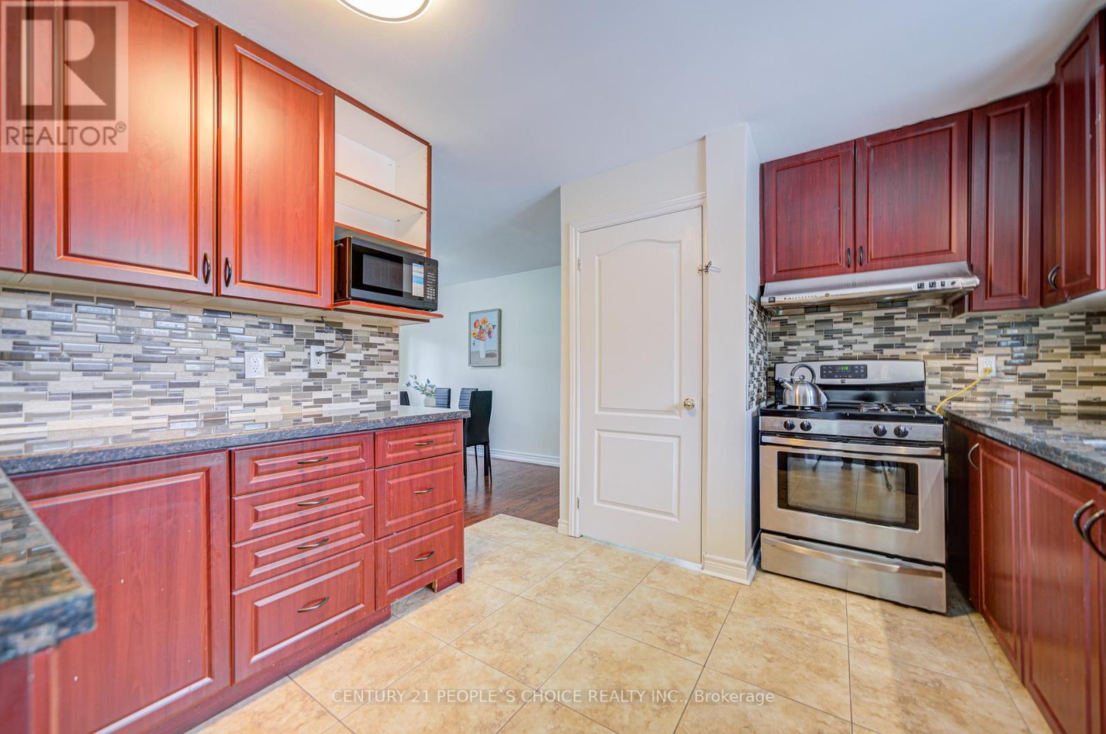 5469 Randolph Crescent, Burlington, Ontario  L7L 3C4 - Photo 10 - W12078382